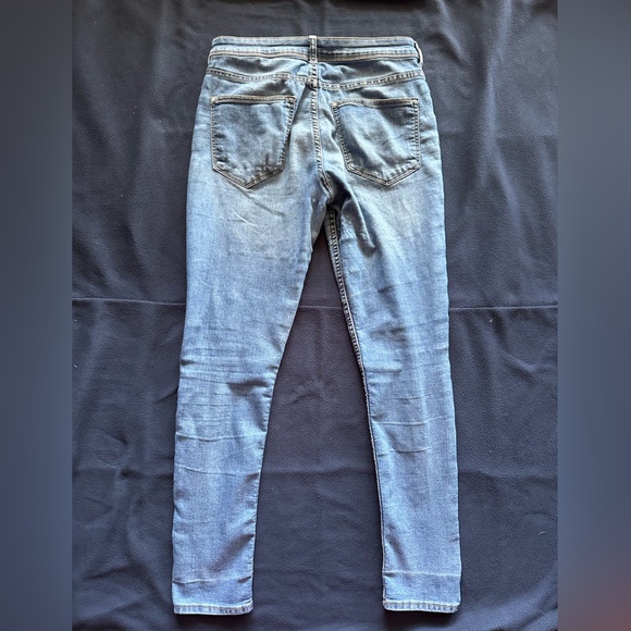 8 - H&M Divided Jeans - Picture 8 of 8